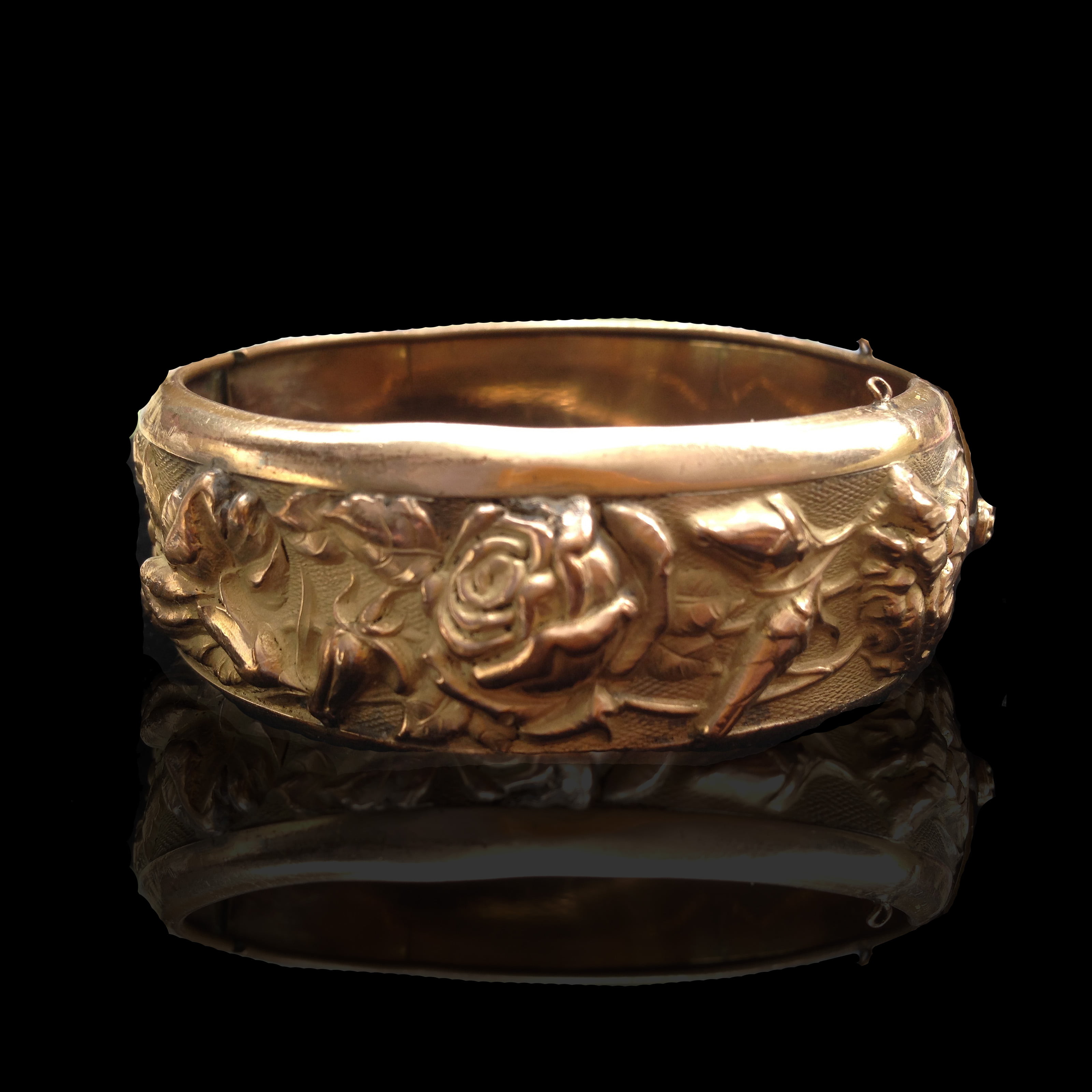 Alemaniak jewelry : <i>Gold filled flower bracelet</i>, ca.1890.
